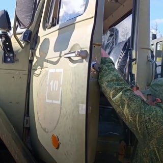 Мобилизованных военнослужащих в Забайкальском крае обучают вождению на: гусеничн…