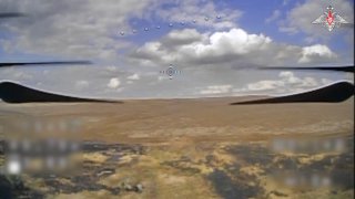 Операторы БпЛА точными ударами уничтожают огневые точки и живую силу противника …