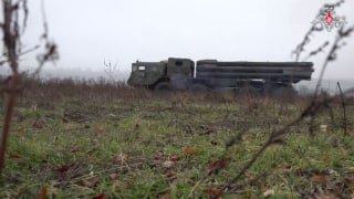 Противника ждет «Смерч»: боевая работа расчетов реактивных систем залпового огня…
