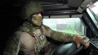 Подвижная медицинская эвакуационная группа ВДВ помогает десантникам на передовой…
