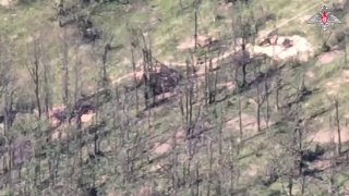 Есть попадание: военнослужащие ВДВ поражают противника FPV-дронами на Артемовско…