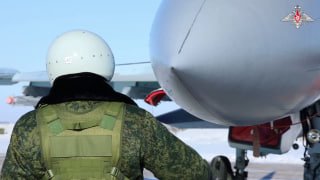 Кадры боевых вылетов самолетов Су-35С ВКС России в ходе спецоперации Во время в…