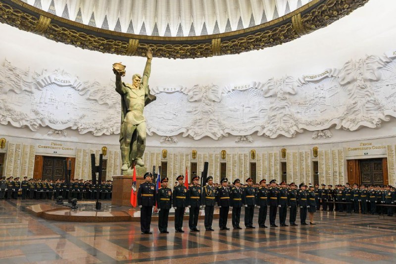Церемония выпуска офицеров Военного университета имени князя Александра Невског…