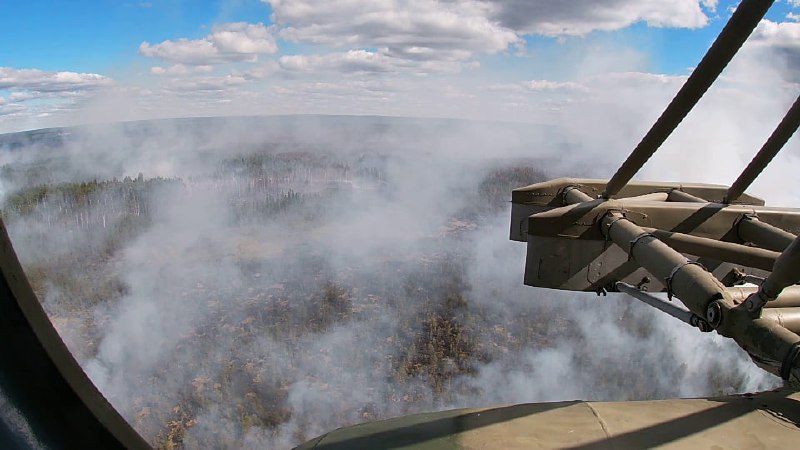 Вертолетчики Западного военного округа помогают тушить лесные пожары в Рязанской…