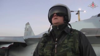 Контролируя воздушное пространство: кадры боевых вылетов самолетов Су-35 ВКС Рос…