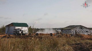 Свист пуль и разрыв снарядов: военнослужащие штурмовых подразделений ЗВО проходя…