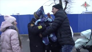 Долгожданные объятия на набережной Балтийска: родные и близкие встретили своих г…