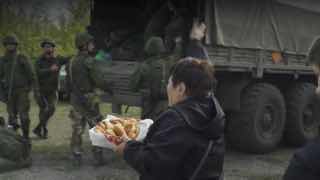 Как долго мы вас ждали, восемь лет. Спасибо. Спасибо, сыночки, спасибо, солдаты!…