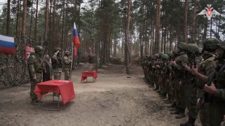 Добровольцы, подписавшие контракт о поступлении на военную службу, приняли Военн…