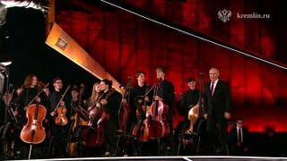 В посёлке Поныри Курской области Владимир Путин поздравил граждан России с 80-ле…